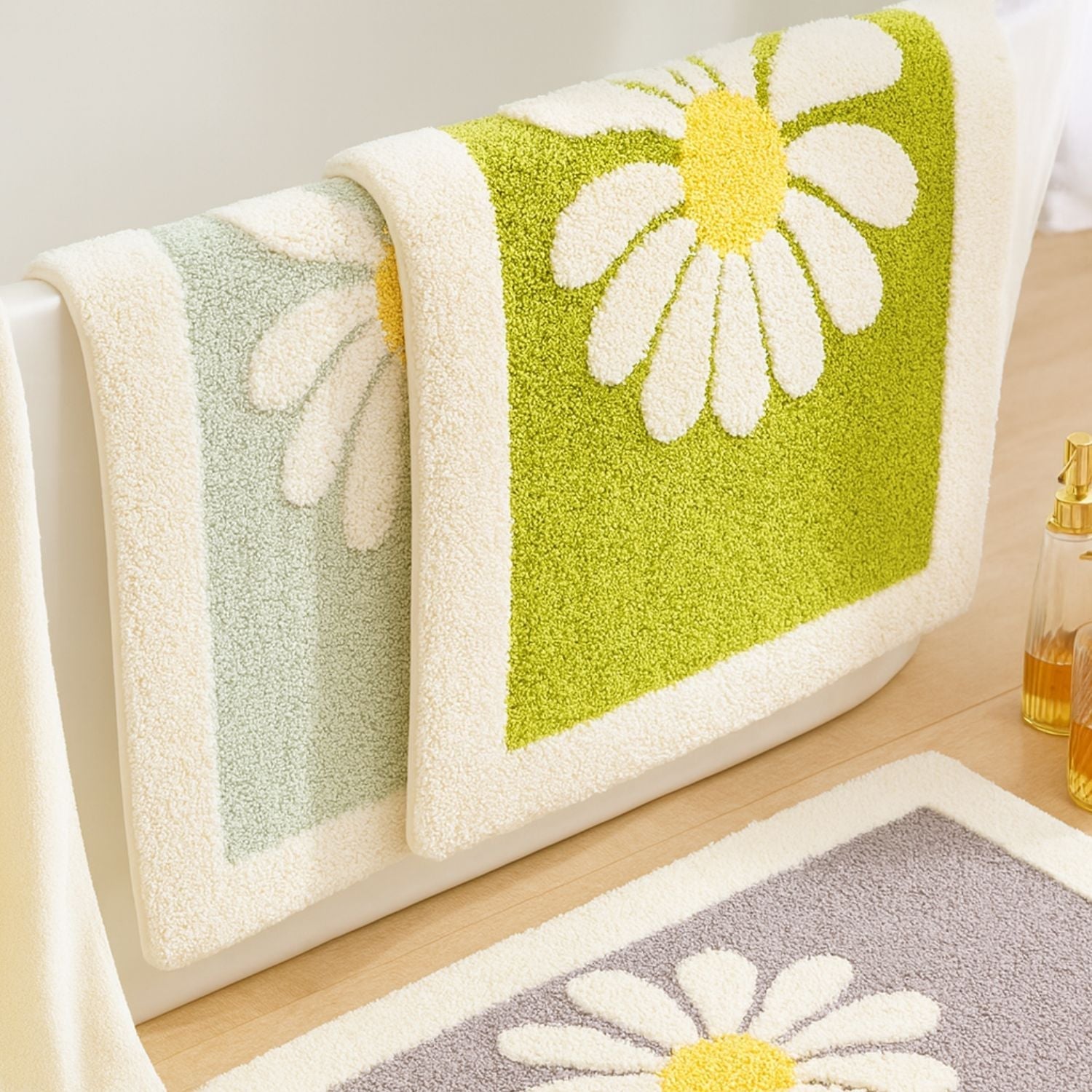 Charming Daisy Bloom | Non-Slip Bath Mat with Soft Microfiber Design | Floral Pattern for Comfort and Safety 3