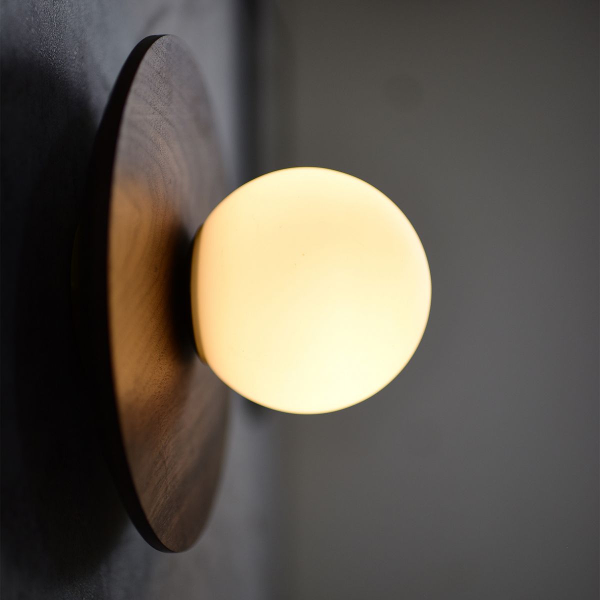 HaloGlow | Elegant Modern Wood-Effect Wall Light Sconce Fixture