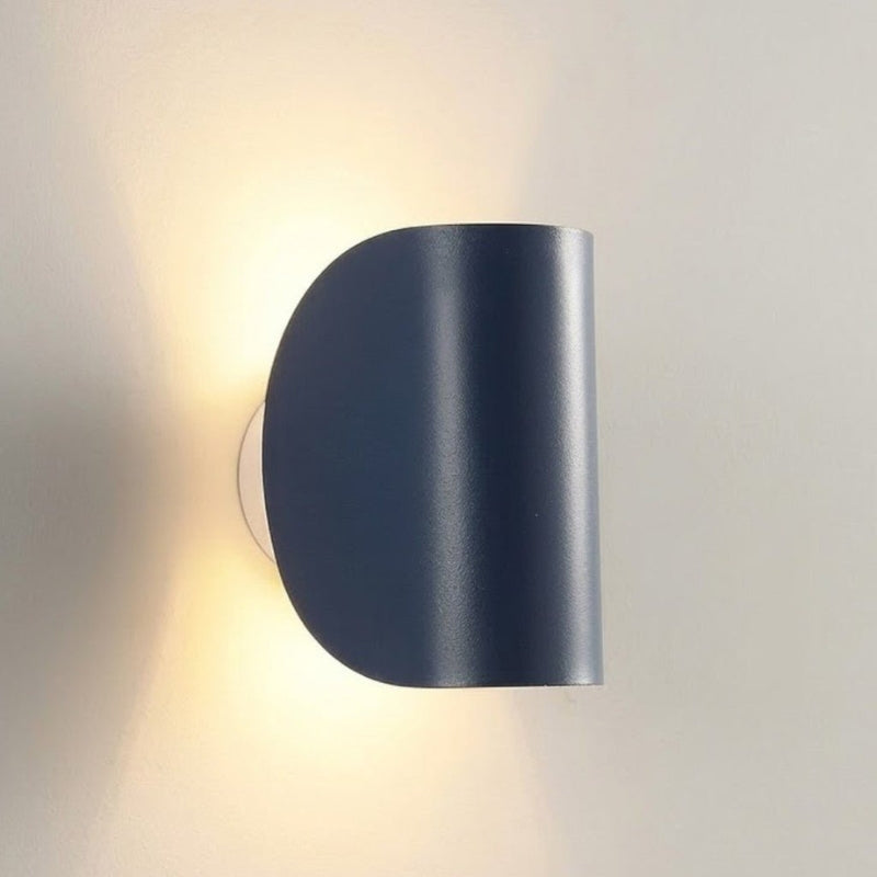 Kivora Luma Adjustable Wall Sconce for Modern Interior Lighting
