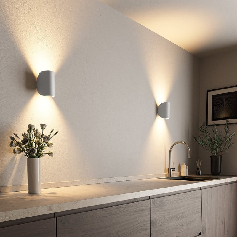 Kivora Luma Adjustable Wall Sconce for Modern Interior Lighting