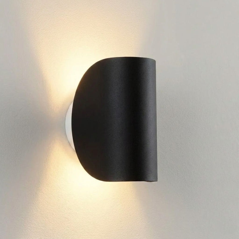 Kivora Luma Adjustable Wall Sconce for Modern Interior Lighting