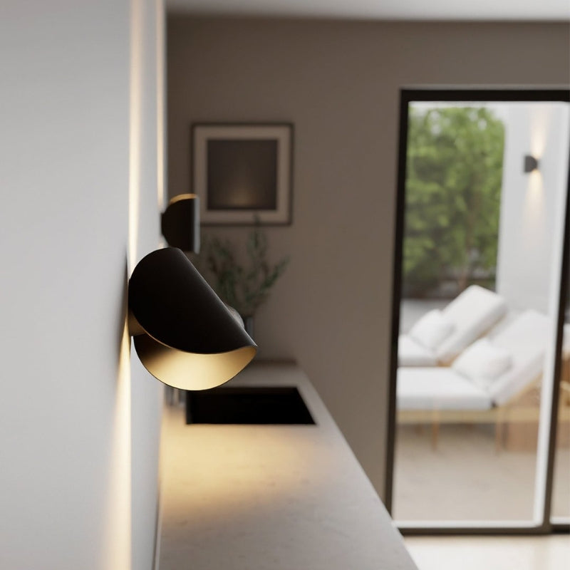 Kivora Luma Adjustable Wall Sconce for Modern Interior Lighting