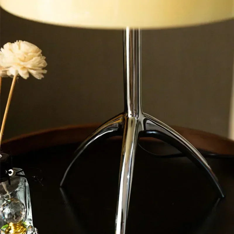 TURINO Elegant Tripod Desk Lamp with Stained Glass Shade and Chrome Base - Styyler