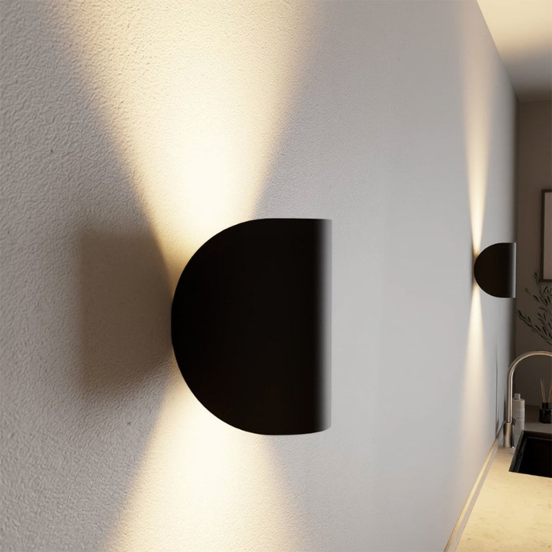 Kivora Luma Adjustable Wall Sconce for Modern Interior Lighting