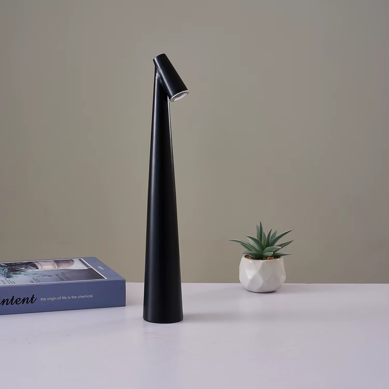 Lynt LED Table Lamp - Minimalist Sculptural Design - Styyler