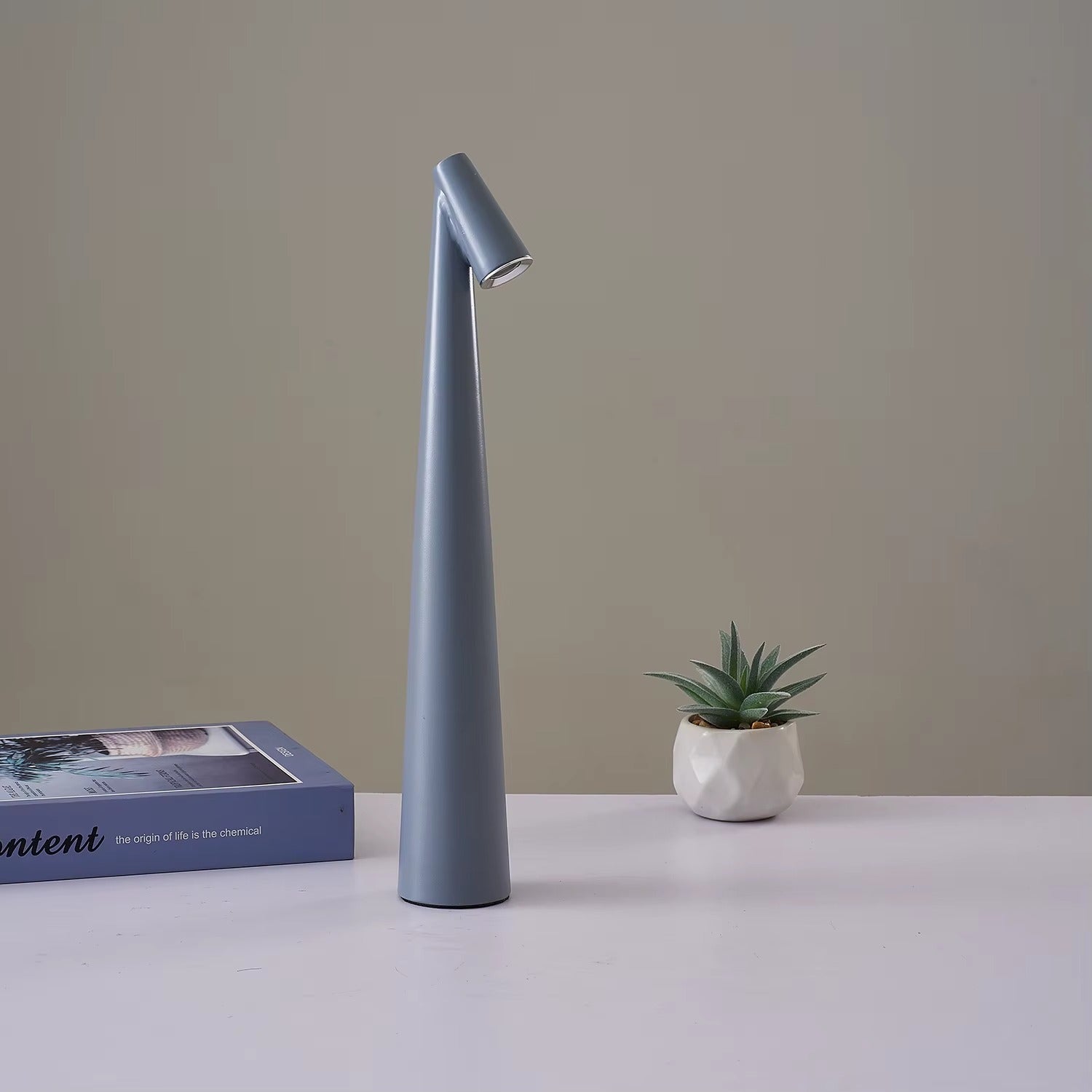 Lynt LED Table Lamp - Minimalist Sculptural Design - Styyler