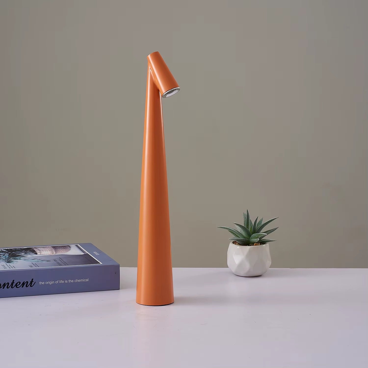 Lynt LED Table Lamp - Minimalist Sculptural Design - Styyler