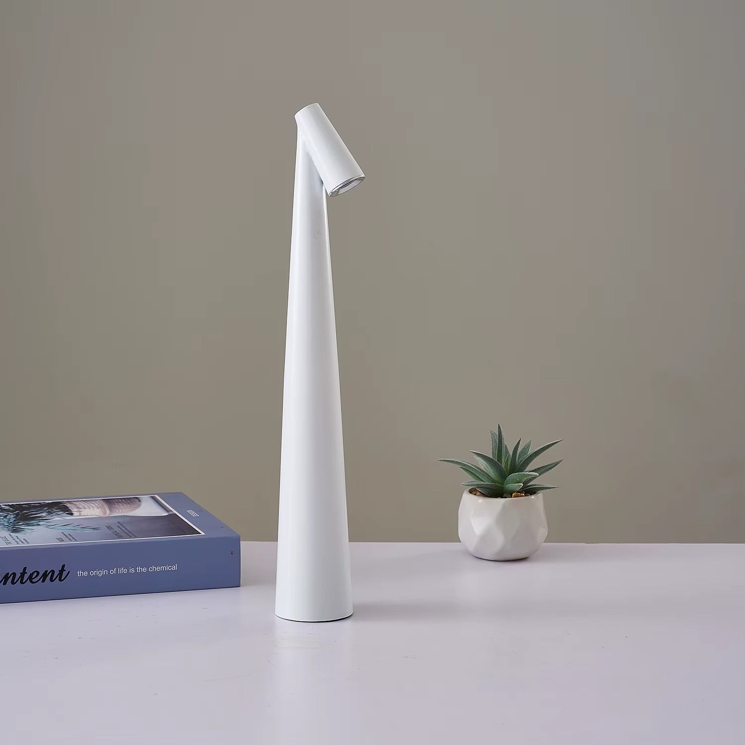 Lynt LED Table Lamp - Minimalist Sculptural Design - Styyler