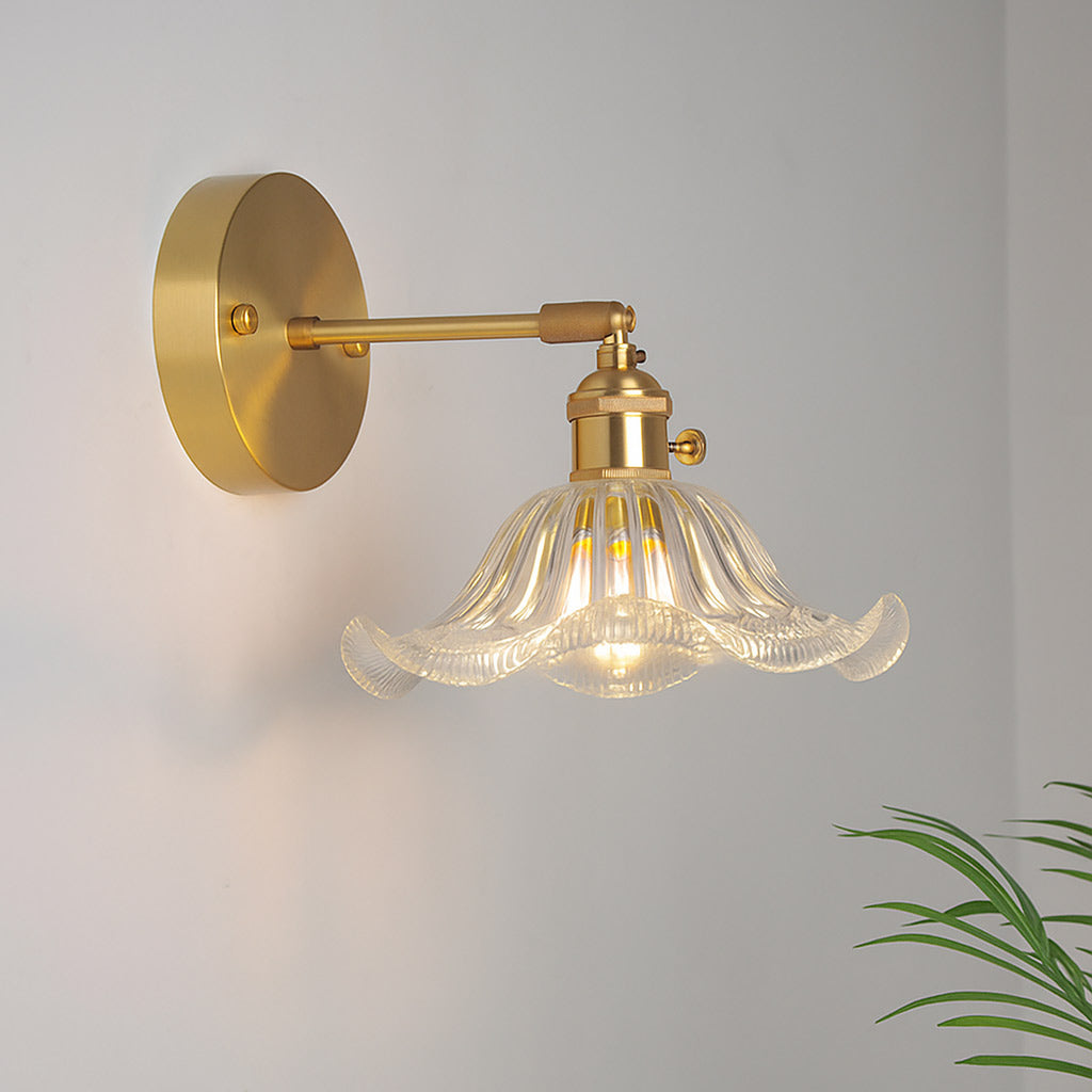 Velora Retro Brass & Glass Wall Light | Vintage Adjustable Sconce Lamp - Styyler