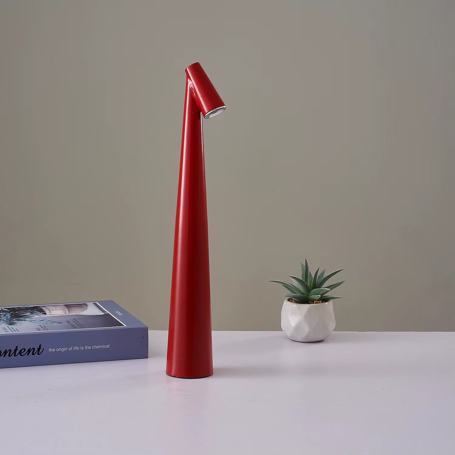 Lynt LED Table Lamp - Minimalist Sculptural Design - Styyler