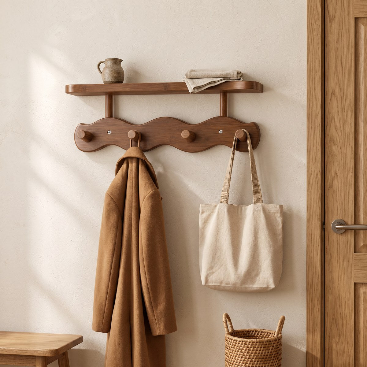 Onda brown 4-peg coat rack with a camel coat and canvas tote beside a front door
