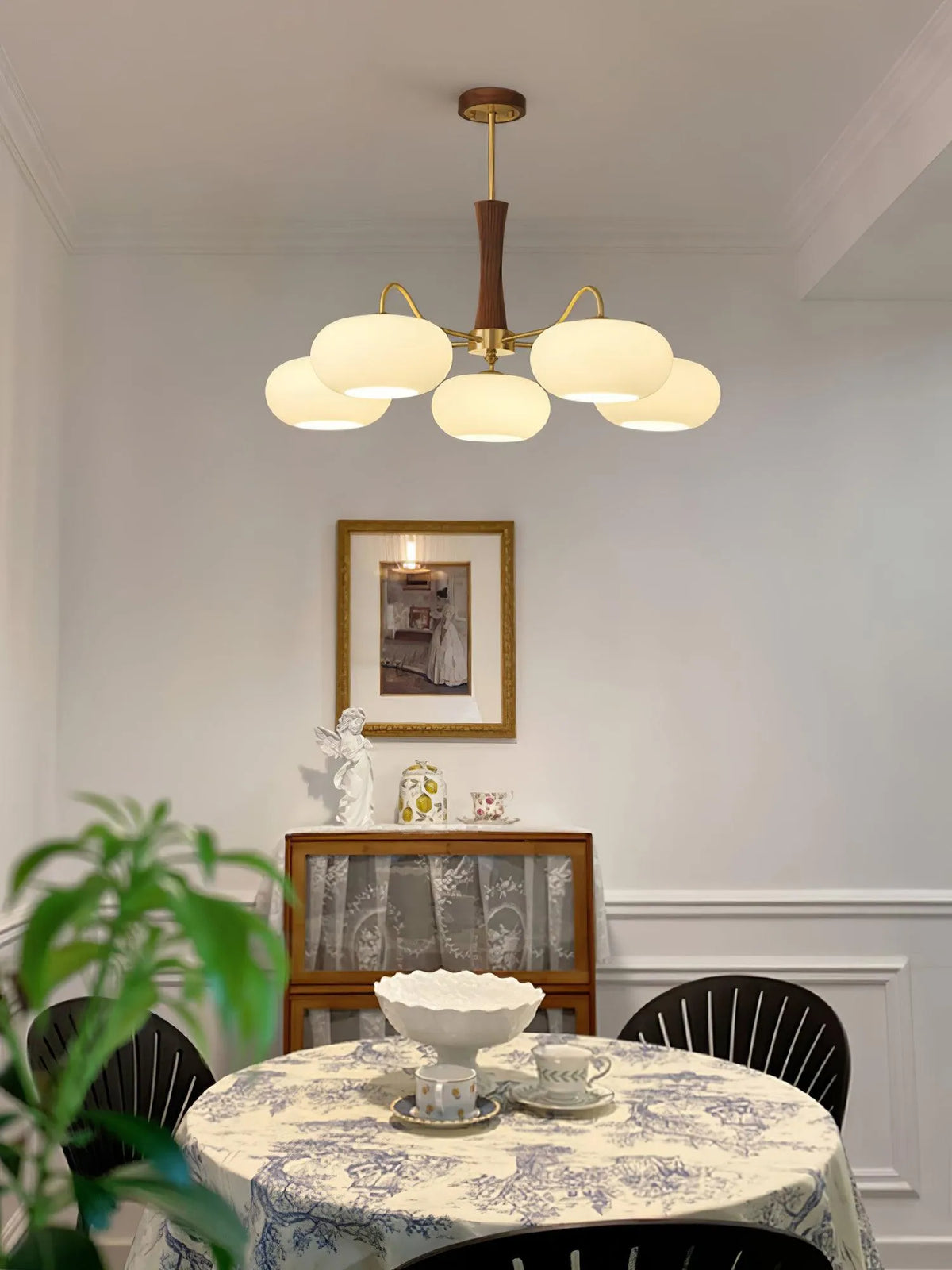 Elaris | Brass and Wood Chandelier for Elegant Dining Spaces